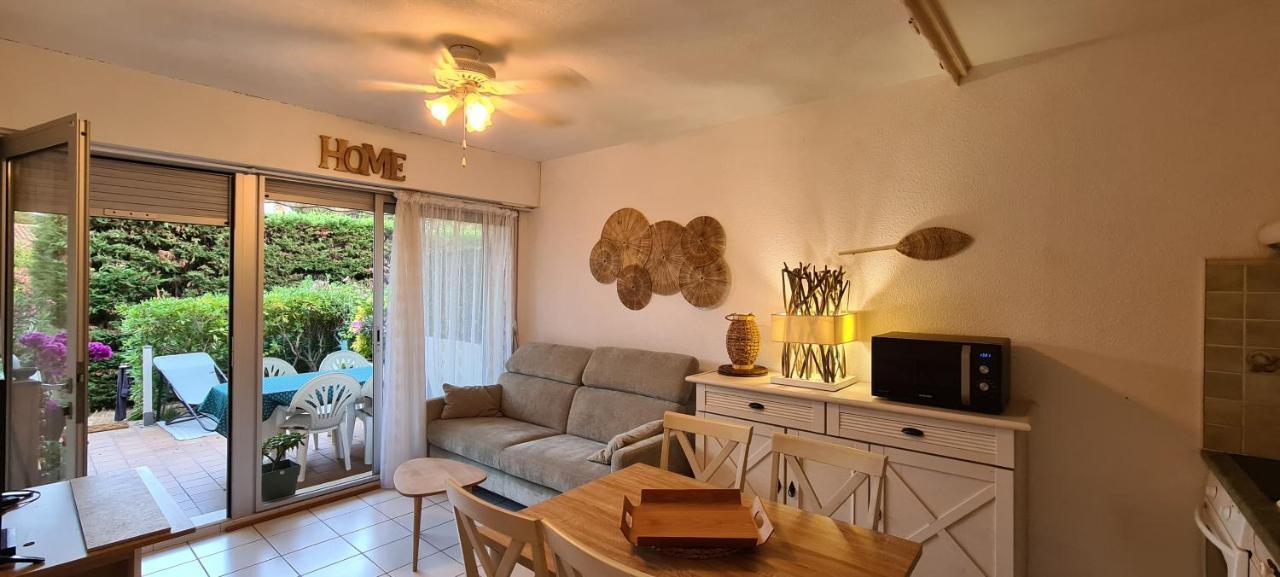 Le Tamaya Plage Charmant T2 En Rez De Jardin A 2 Pas D Une Belle Plage De Toutes Commodites Et Centre Ville Port 카발레르쉬르메르 외부 사진