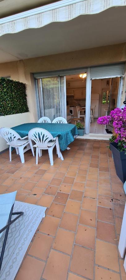 Le Tamaya Plage Charmant T2 En Rez De Jardin A 2 Pas D Une Belle Plage De Toutes Commodites Et Centre Ville Port 카발레르쉬르메르 외부 사진